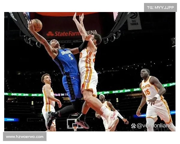 震撼全场NBA激烈对决现场画面瞬间捕捉球员激情与比赛高潮 震撼全场NBA激烈对决现场画面瞬间捕捉球员激情与比赛高潮